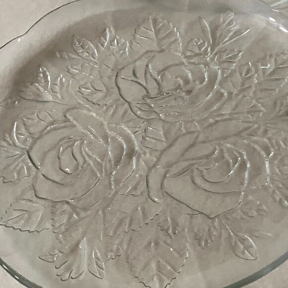 Livia Pattern Pasari Crystal Glass Dinner Plates Embossed Roses 10 inch Set of 2 - Picture 2 of 4